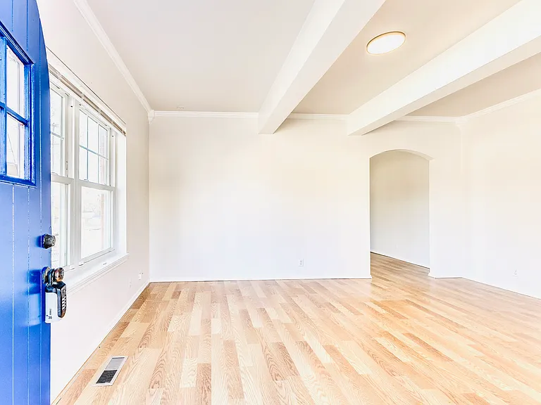 2240 E 17th Pl — Photo 6