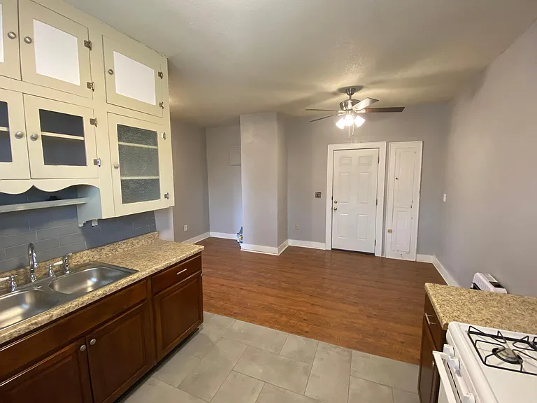 127 NW 31st St #6 — Photo 8