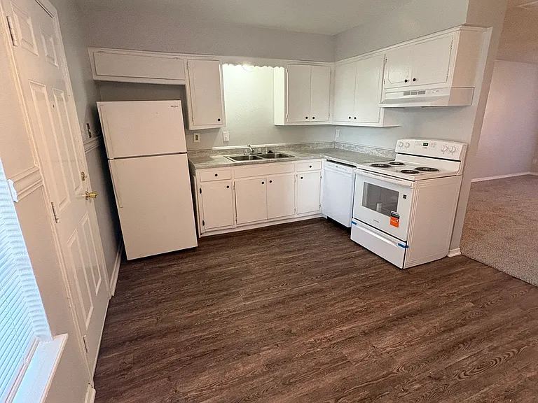 1301 N Eastman Rd #E4 — Photo 1