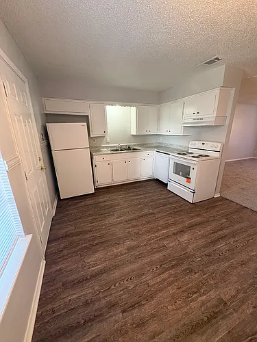 1301 N Eastman Rd #E4 Photo 1 1301 N Eastman Rd #E4 Photo 1