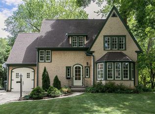 2421 5th Ave SE, Cedar Rapids, IA 52403