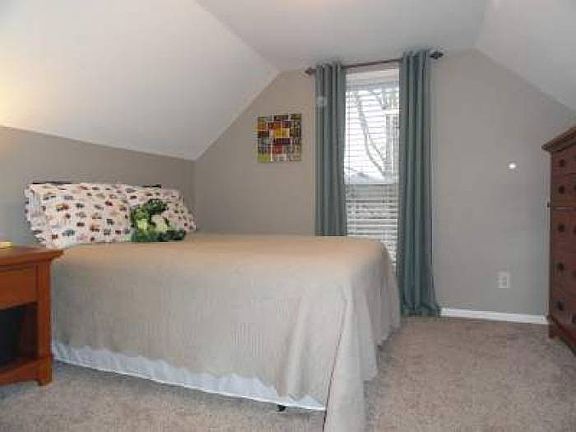 Bedroom 2 (11 x 10.5)