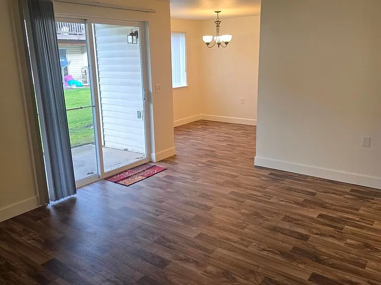 Winfou06-Columbia Village Apartments — Photo 25