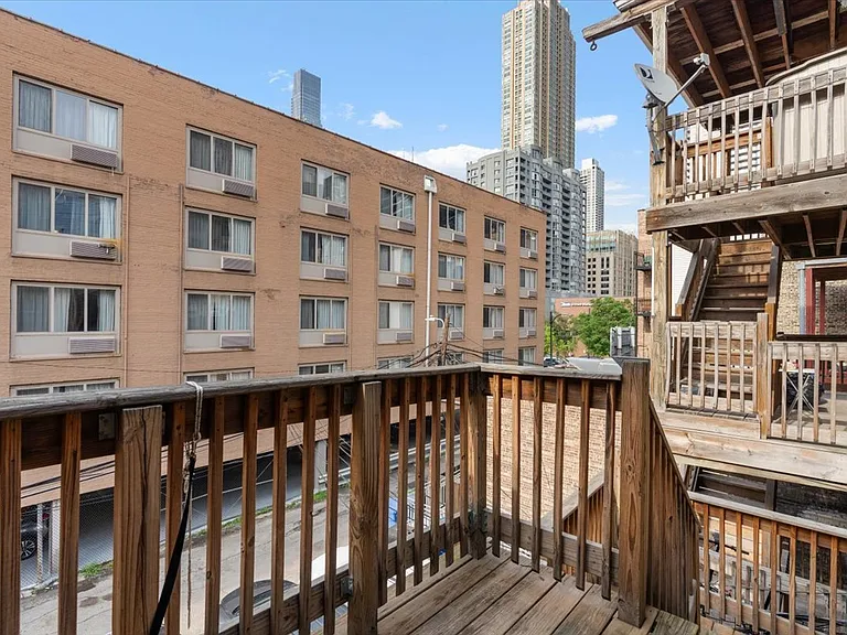 116 W Grand Ave #3 — Photo 15