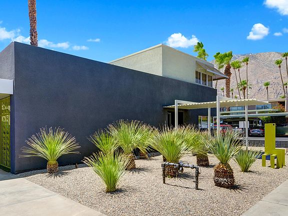 2nd image of 1089 N Palm Canyon Dr #D