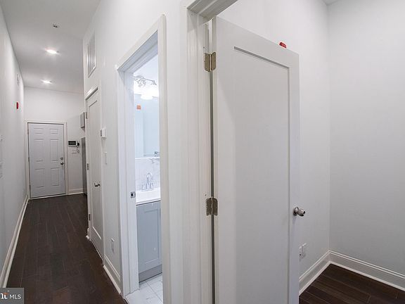 5th image of 1635 W Girard Ave Unit 2R