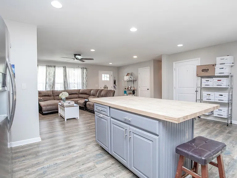 457 Reeves Dr — Photo 8