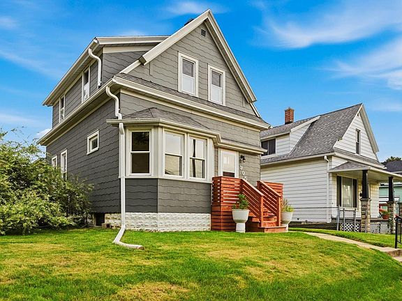 2nd image of 905 Manitoba AVENUE