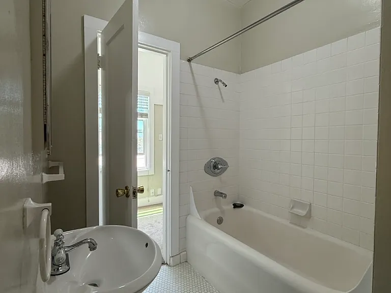 2451 Le Conte — Photo 16