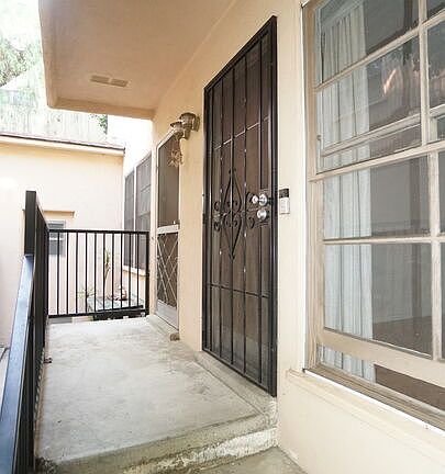 2nd image of 1314 1/4 S Barrington Ave