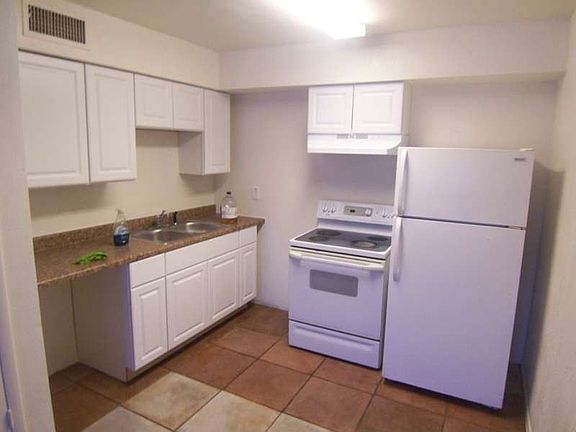2nd image of 2702 E Tierra Buena Ln APT 1