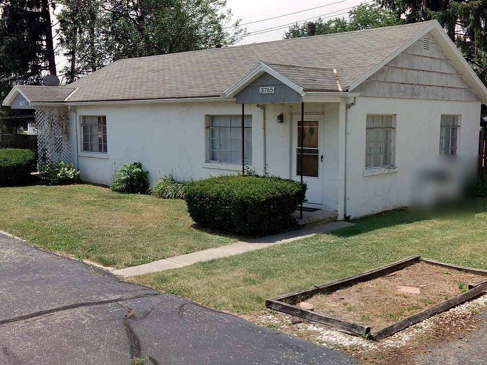 2 apartments in this building; this end is for rent, 3765.
Saxton Real Estate takes care of yard work.