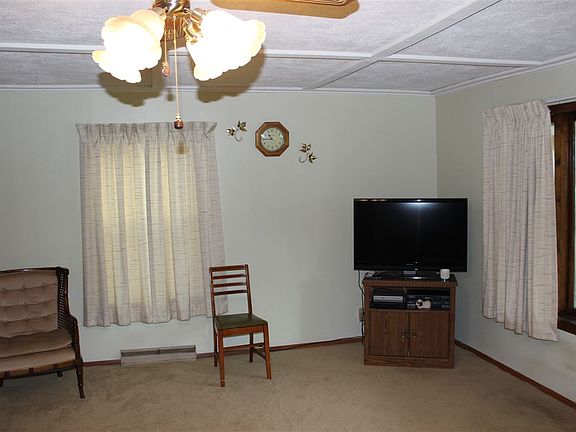 3rd image of 713 W 4th St