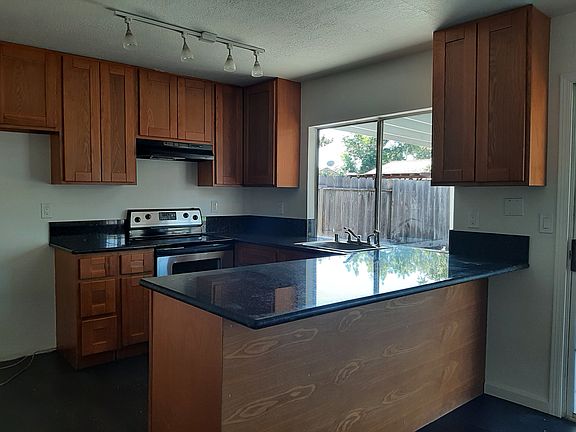 5th image of 818 Erie Dr