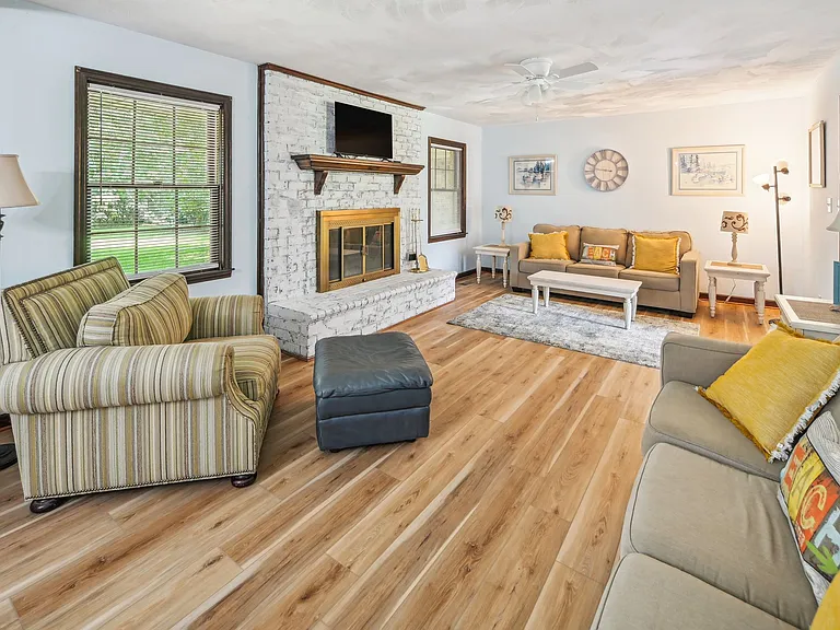 1063 Burcale Rd — Photo 3
