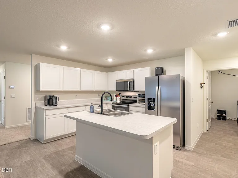 11 Ruth Dr — Photo 3