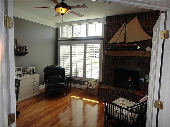 5th image of 10444 Saint John Dr