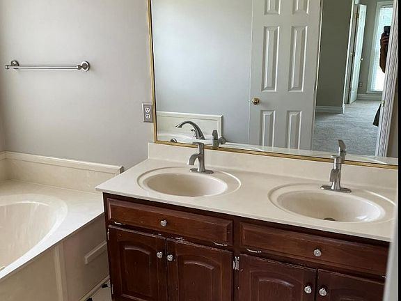 4th image of 2629 Quarter Ln SE