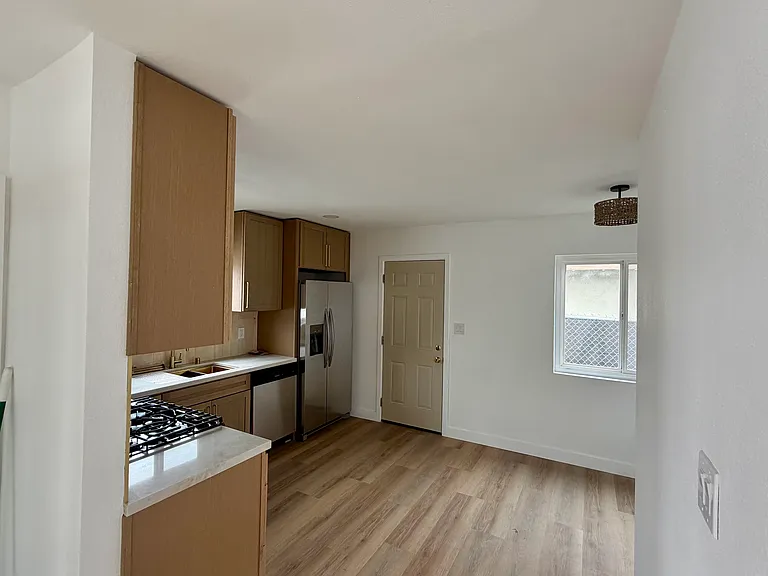 1038 Oaklawn Ave — Photo 3