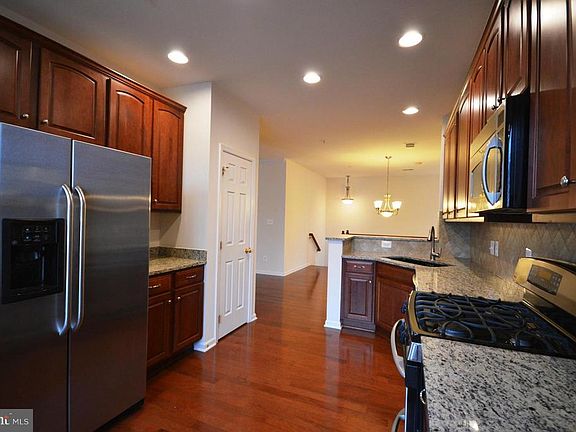5th image of 43825 Hickory Corner Ter Unit 108