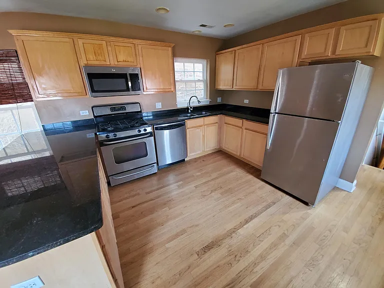 2453 W Grenshaw St #B — Photo 2