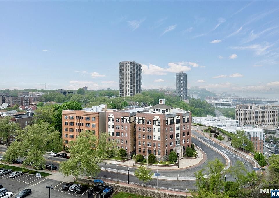1st image of 7435 Boulevard E #309