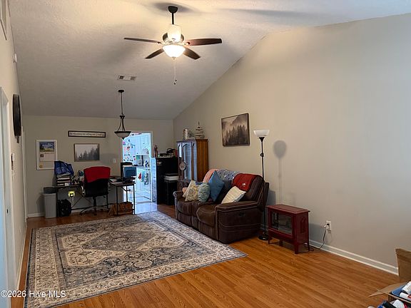 2nd image of 404 Newhaven Court
