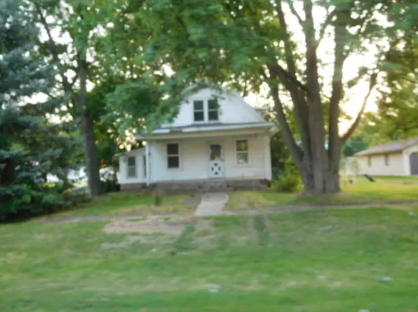 218 S Benton St, Tampico, IL 61283