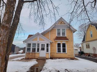 111 E Beacon Ave, New London, WI 54961