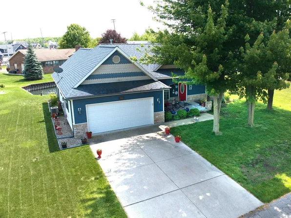727 Townsend Dr, Algonac, MI 48001