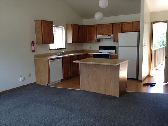 3rd image of 965 30th St #B