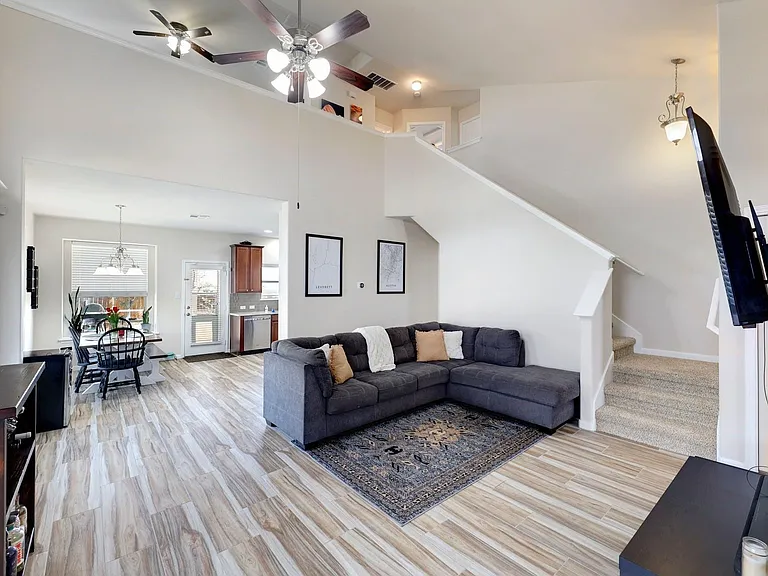 1301 Sunny Meadows Loop — Photo 4