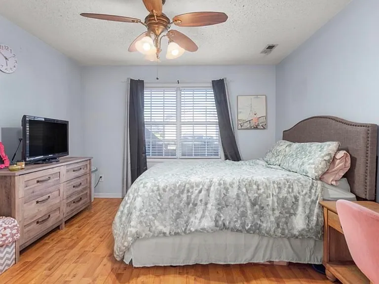 1112 Trinity St #202 — Photo 10