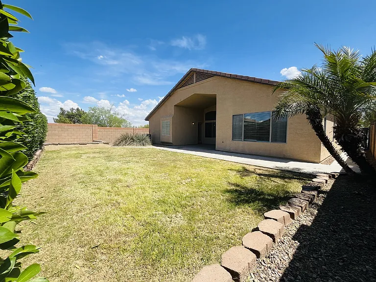 8202 S 47th Ave — Photo 32
