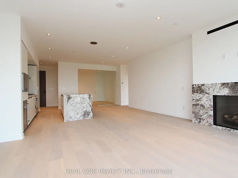 1315 Bay St #804 — Photo 4