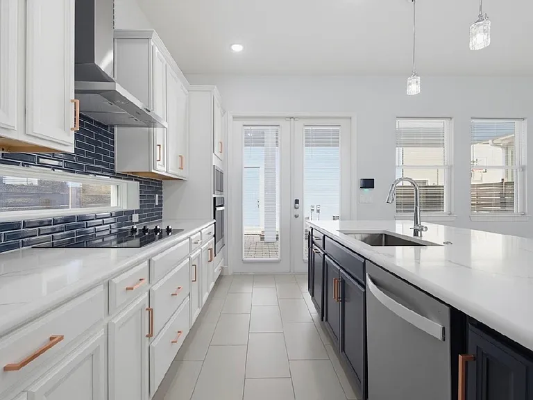 10322 Marconi Ave — Photo 11