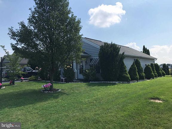 5th image of 329 Eisenhower Dr