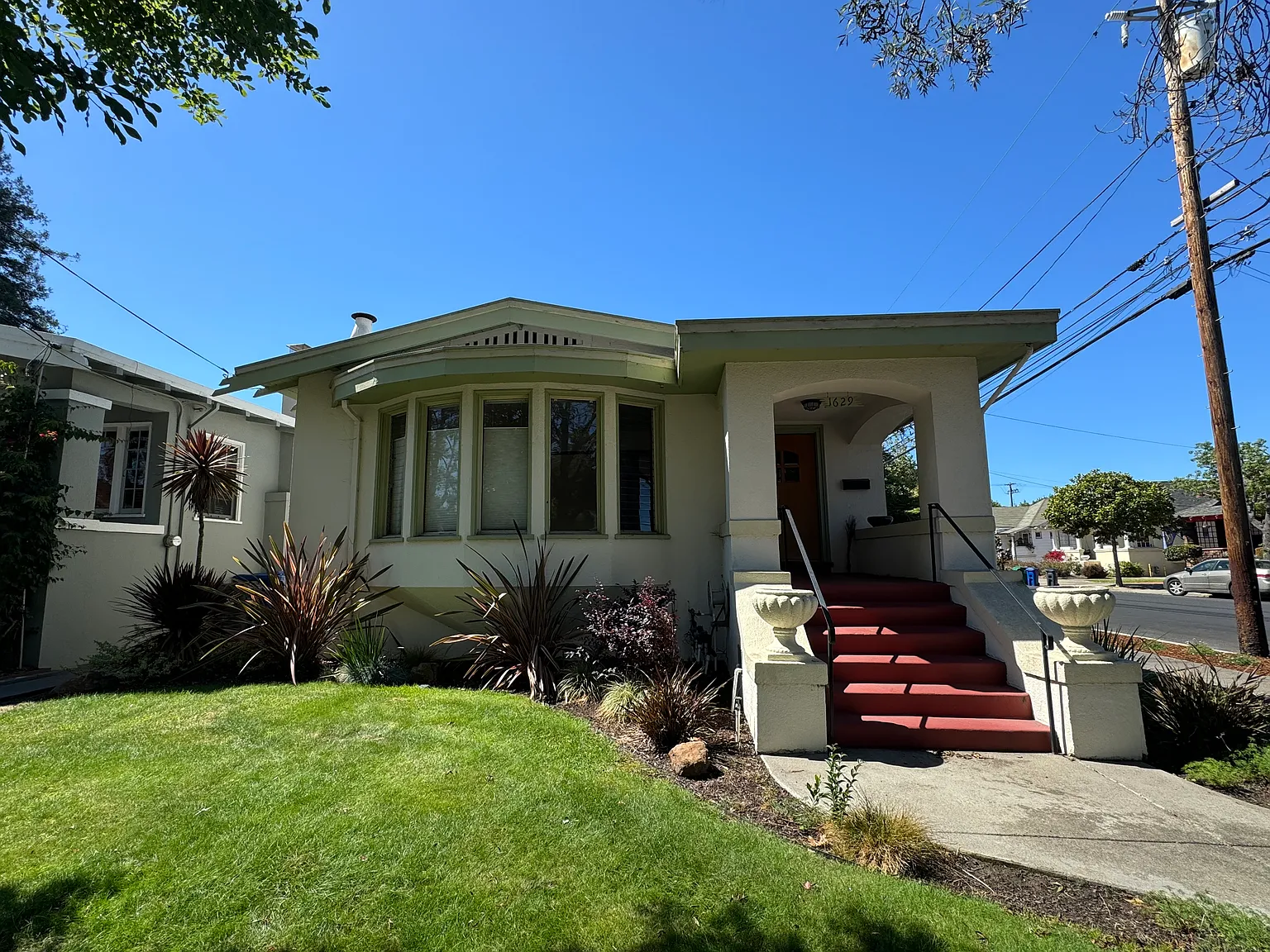 3 bed, $4,300 — Photo 1