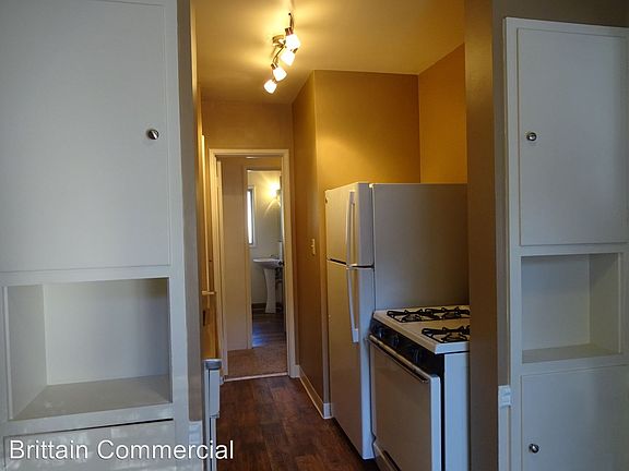 3rd image of 1625 H St APT 09