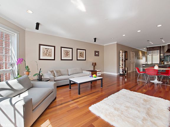 4th image of 536 W Oakdale Ave APT 3