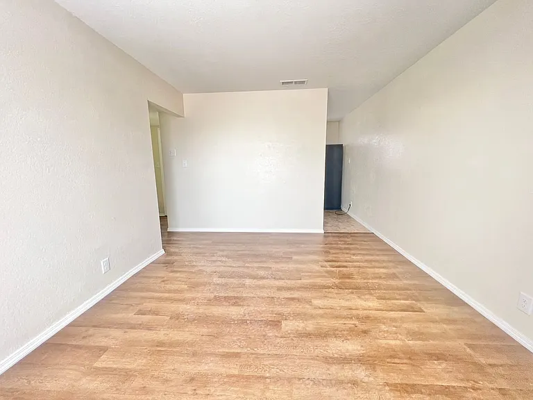 513 Candelaria Rd NW — Photo 9