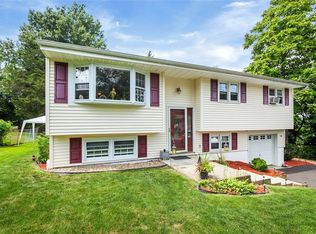 16 Dallas Dr, Monroe, NY 10950
