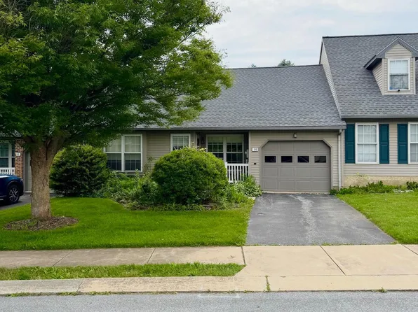 14 Burr Oak Dr, Millersville, PA 17551