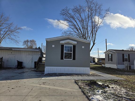 Exterior Image-5-Mansion Redbud Estates