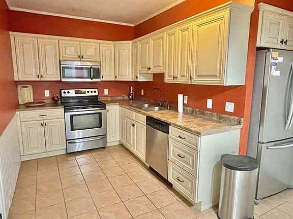 2nd image of 41 W Broadway #1