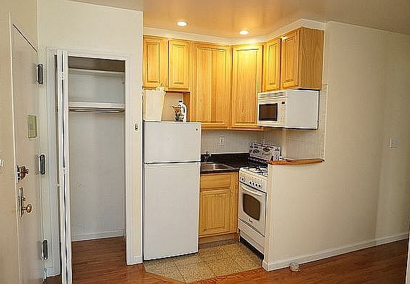2nd image of 302 Mott St APT 11