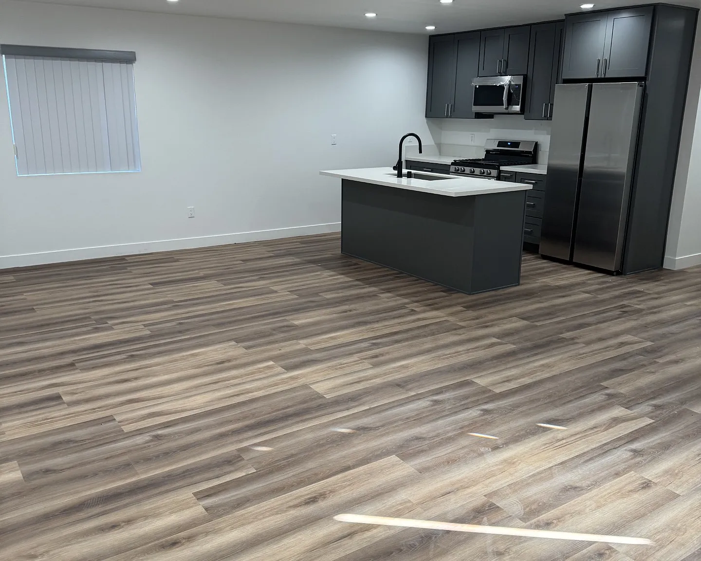 3 bed, 1000 sqft, $3,000 — Photo 1