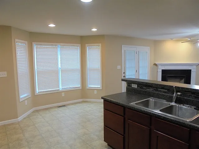 4 bed, 2.5 bath, 2670 sqft, $2,770 — Photo 4