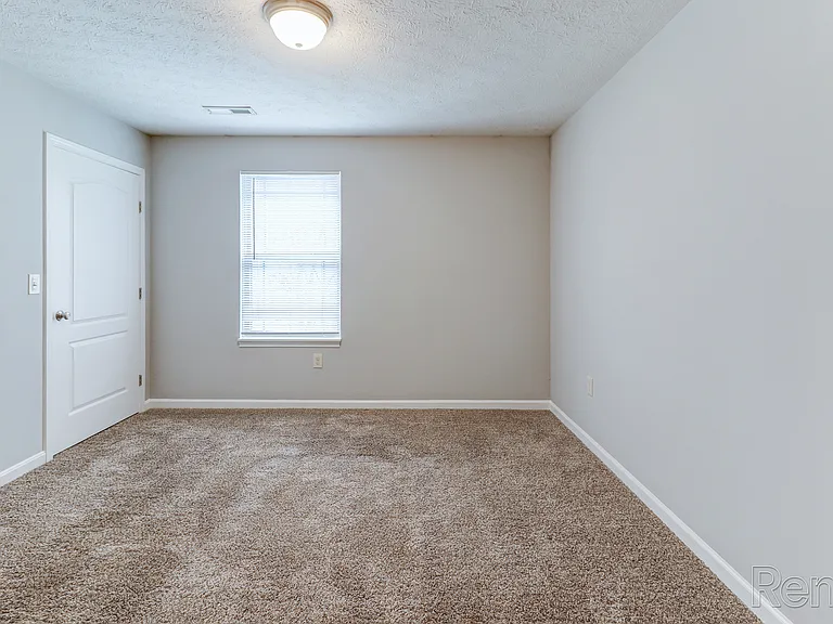 Crossroads Apartments — Photo 7