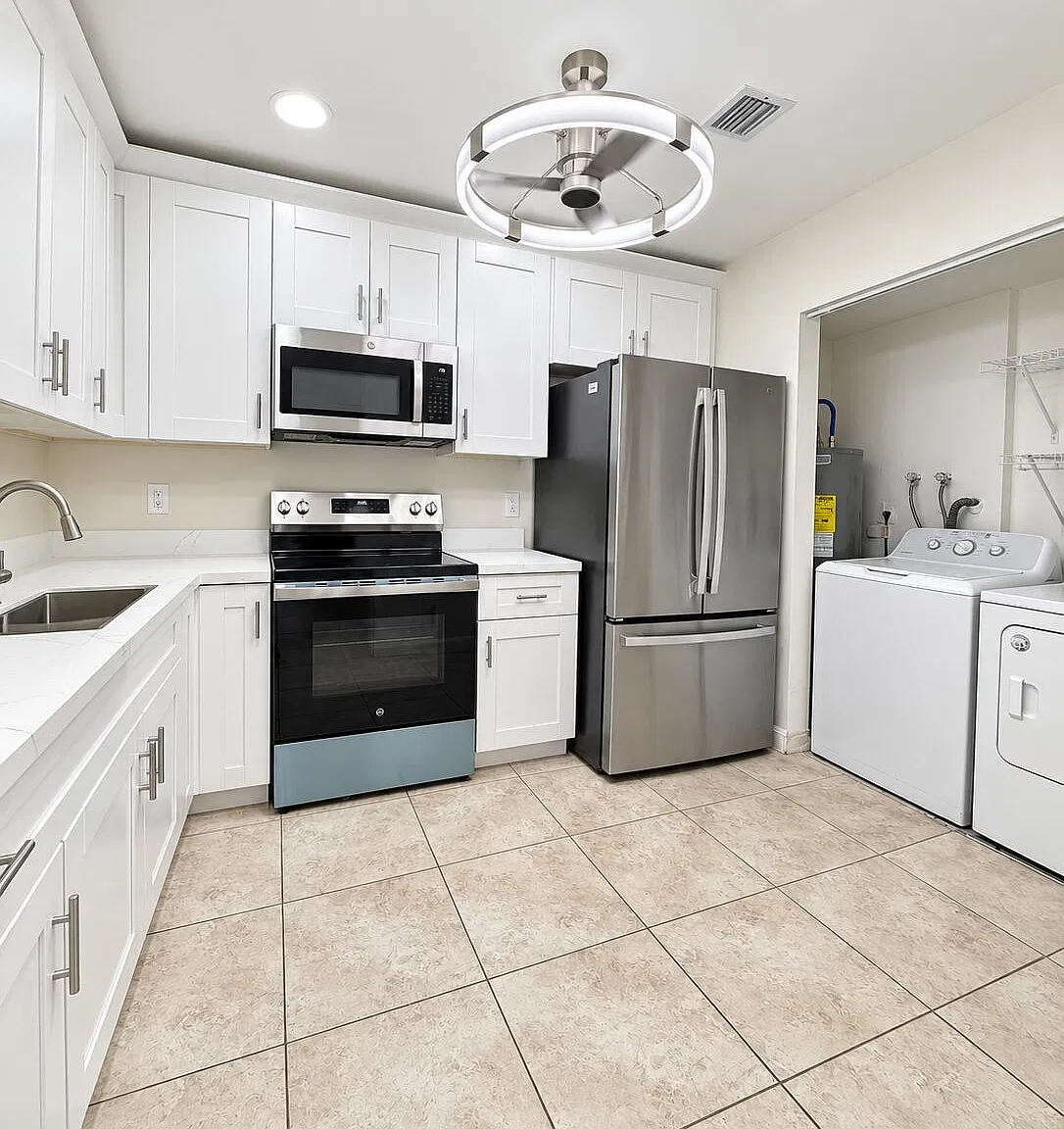 3 bed, 2.0 bath, 1179 sqft, $2,300 — Photo 2